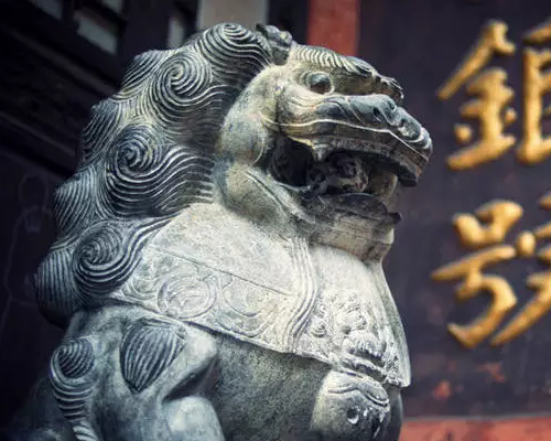 酒店設(shè)計(jì)之門(mén)口石獅子效果