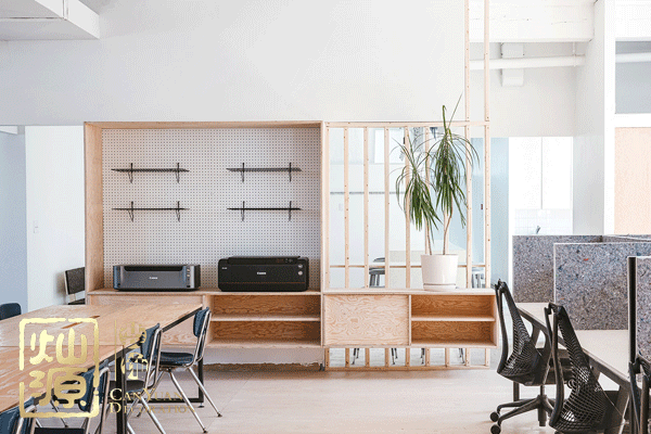 現(xiàn)代簡約型辦公室裝修