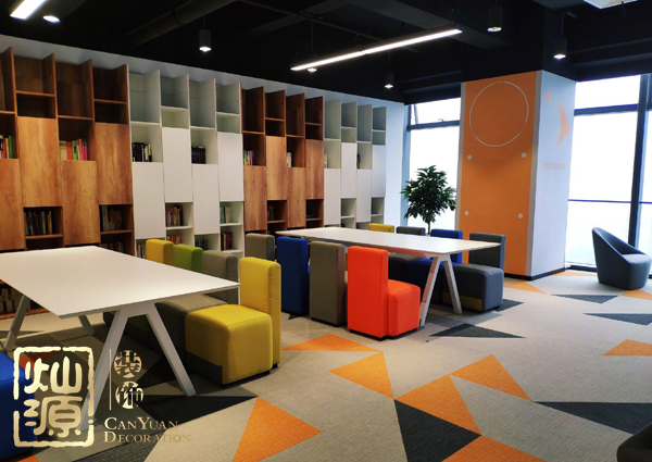 斗魚官方微博已po圖證明新公司內(nèi)空無一人