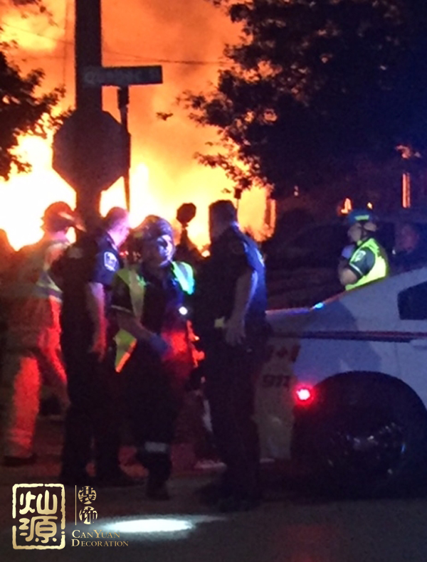 英國倫敦發(fā)生爆炸 探究英國倫敦發(fā)生爆炸的原因及現(xiàn)場(chǎng)照片