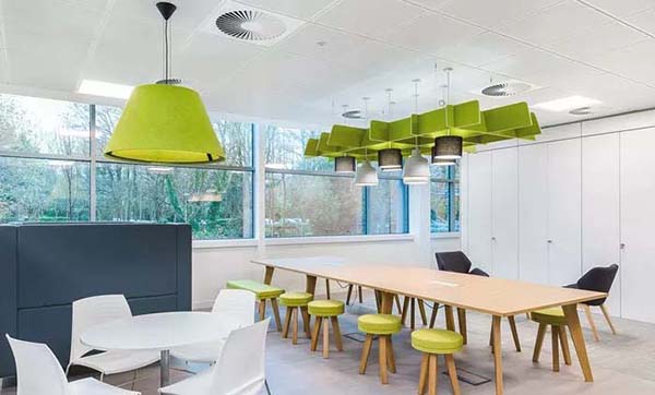 極簡(jiǎn)辦公室裝修設(shè)計(jì)新年這樣裝，每天美出新花樣