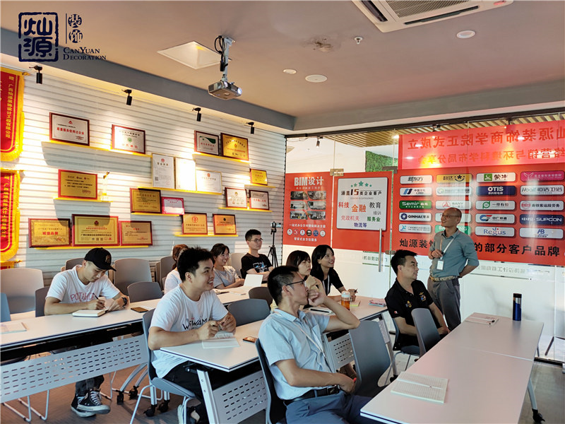 南寧辦公室裝修公司真實(shí)質(zhì)量&mdash;燦源裝飾員工培訓(xùn)