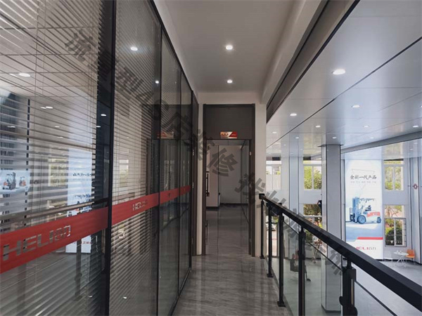 廣西合力叉車(chē)4s店裝修實(shí)景圖—燦源裝飾 廣西合力叉車(chē)4s店裝修實(shí)景圖—燦源裝飾